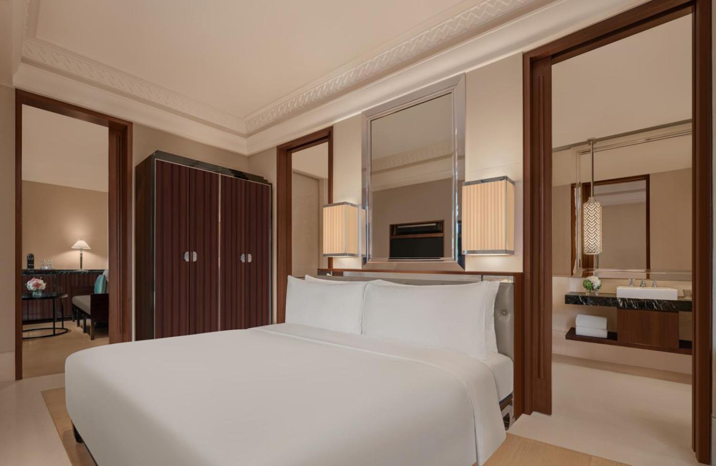 The Capitol Kempinski Hotel Singapur Exteriér fotografie A bedroom at the hotel